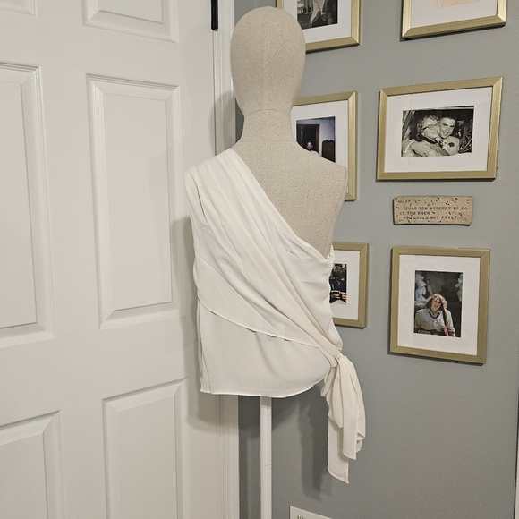 Elegant White One-Shoulder Blouse - Picture 3 of 6